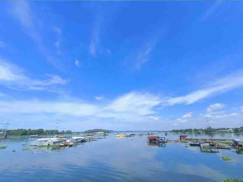 La Nga Floating village